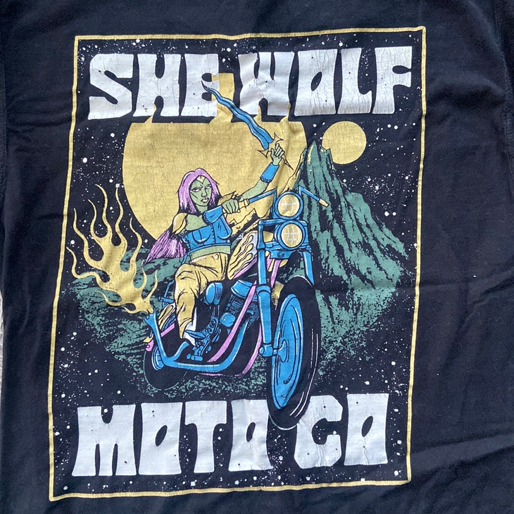 SheWolf Moto long tee